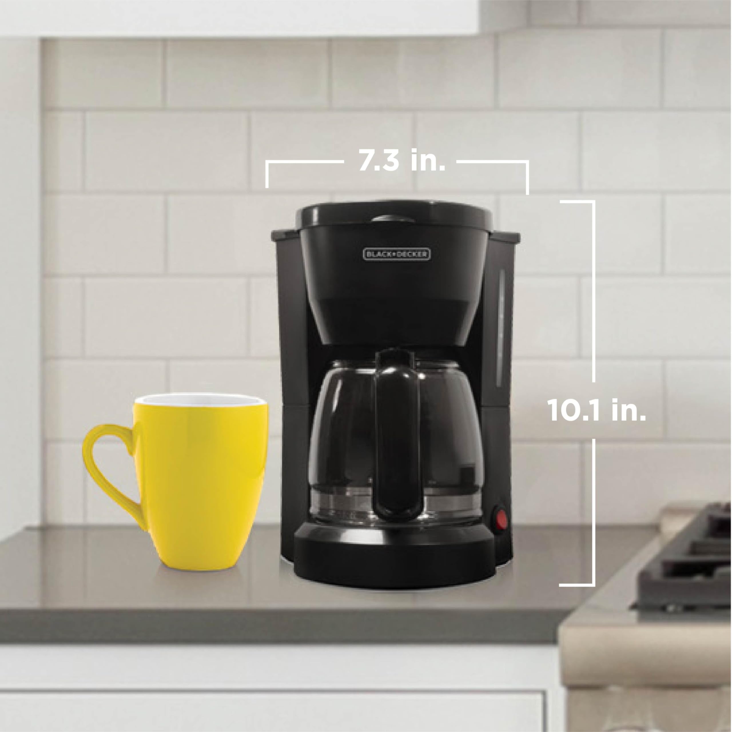 BLACK+DECKER comparación de tamaño con taza, ideal para espacios pequeños