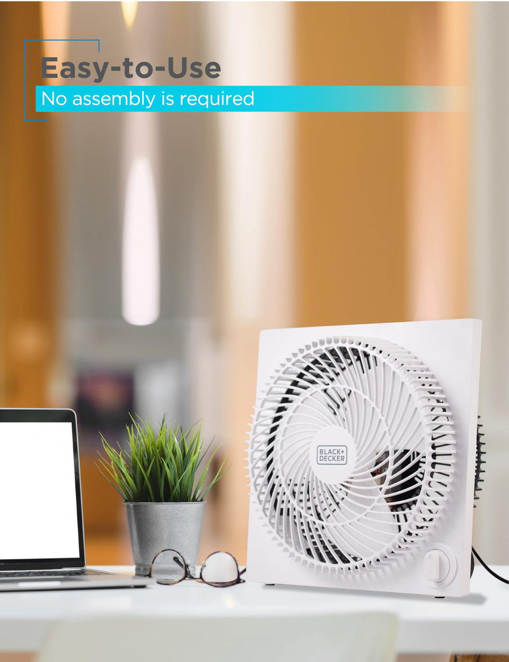 BLACK+DECKER ventilador BFB09W en escritorio ofreciendo aire fresco mientras trabajas