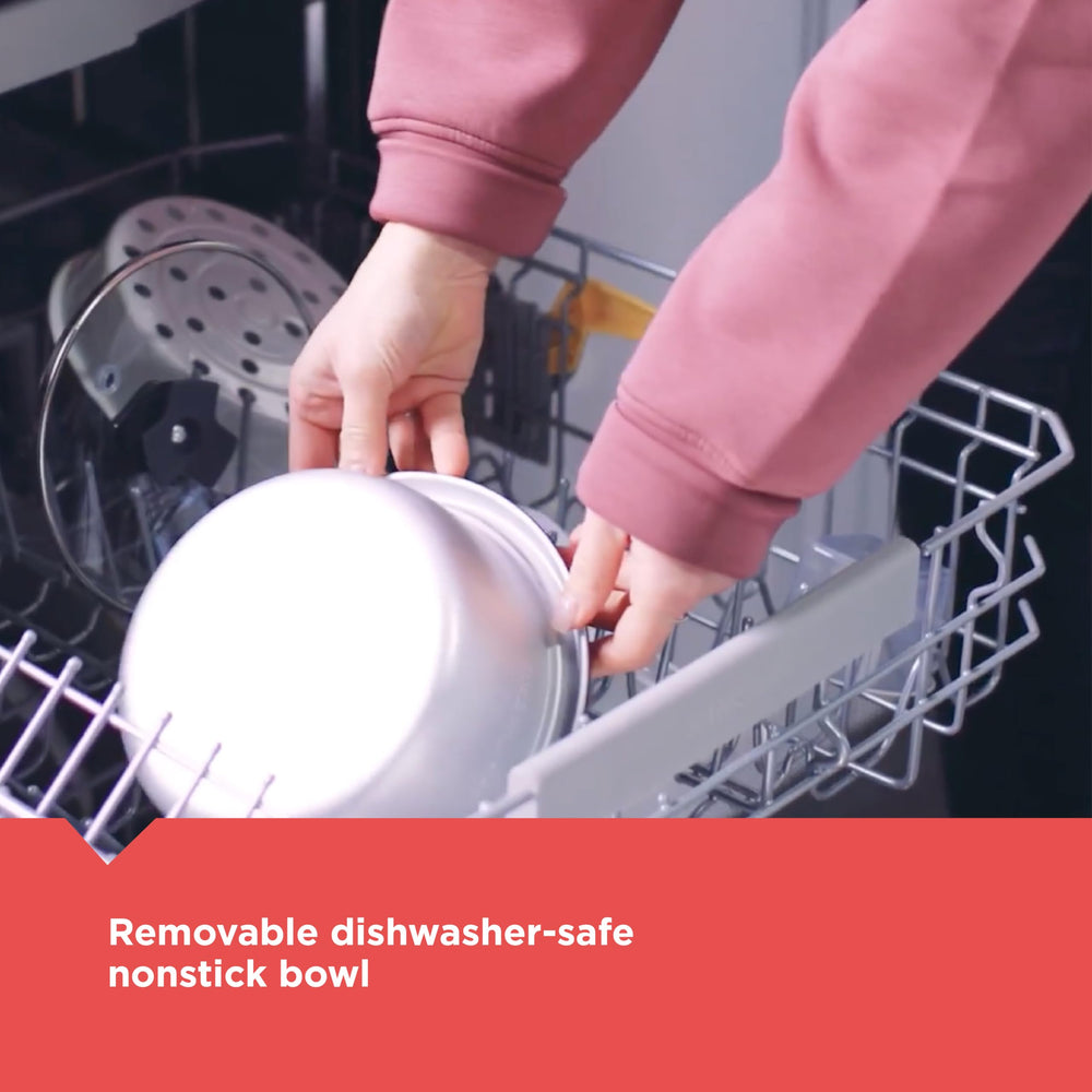 BLACK+DECKER en mesa con decoración, encaja en cocinas modernas