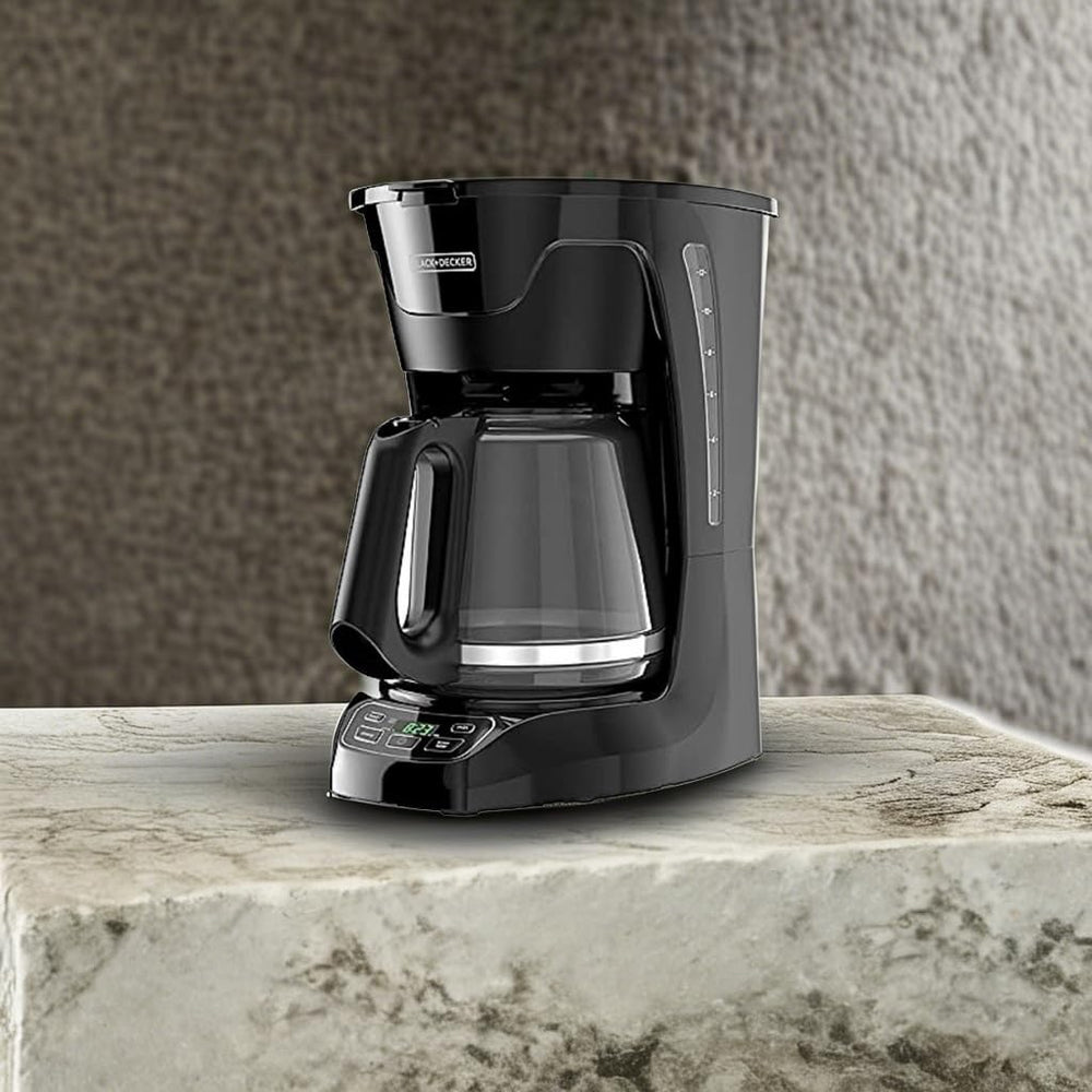 BLACK+DECKER Sneak-A-Cup pour demonstrating drip-free first cup