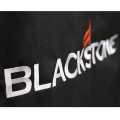 Blackstone detalle de cinchas y clips asegurando ajuste firme