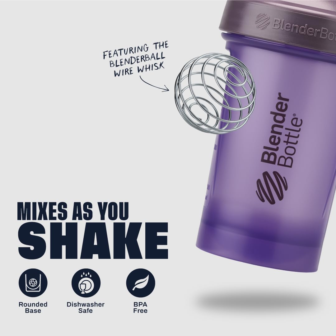 BlenderBottle SpoutGuard abierto en mano para consumo higiénico