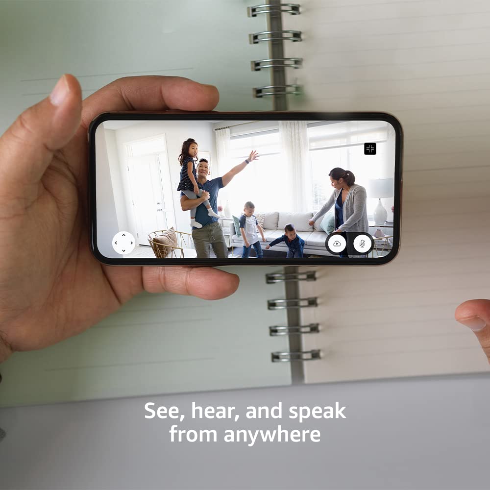 Blink cámara en salón controlada por app mostrando control remoto útil