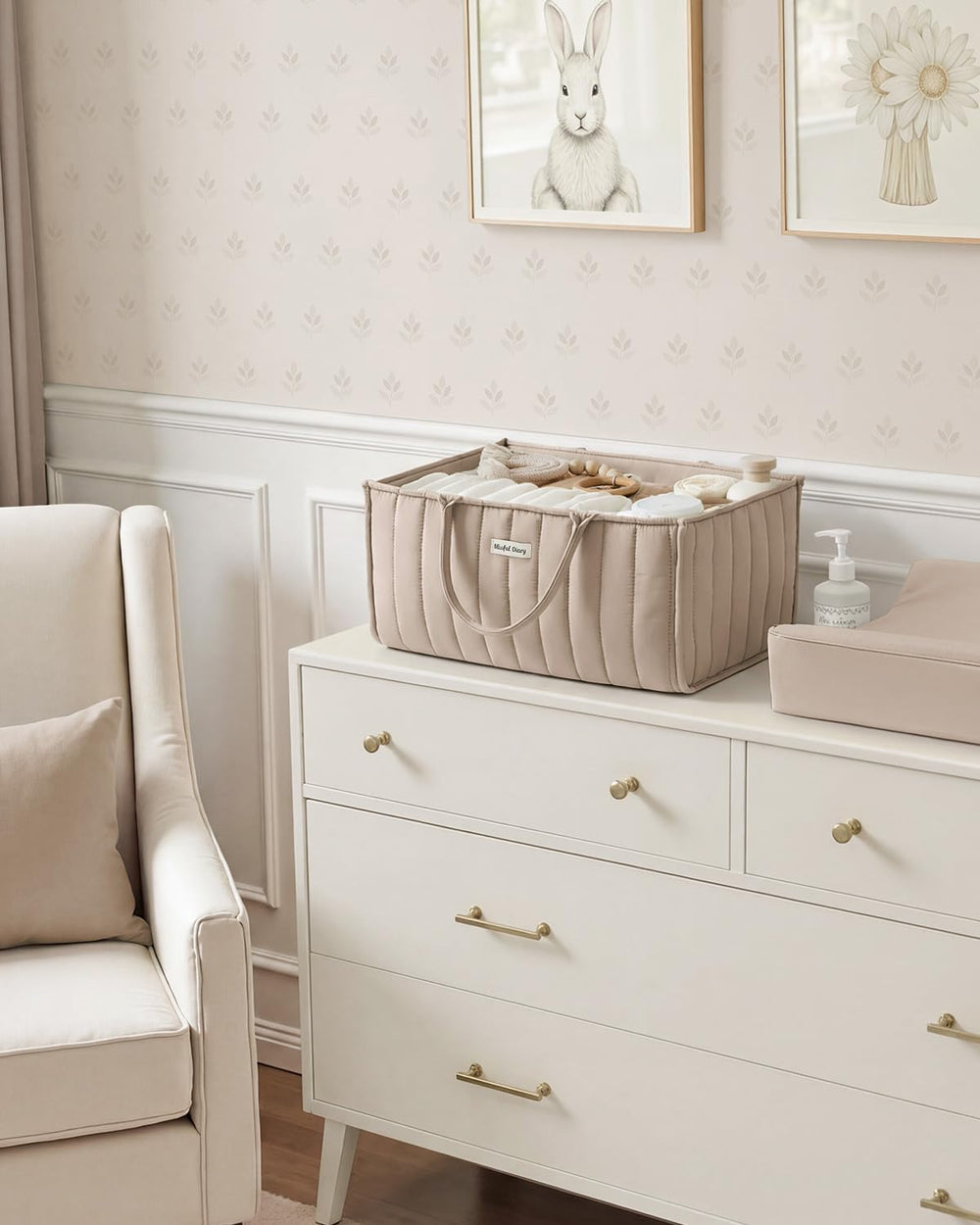 Blissful Diary interior con accesorios demostrando organización ordenada
