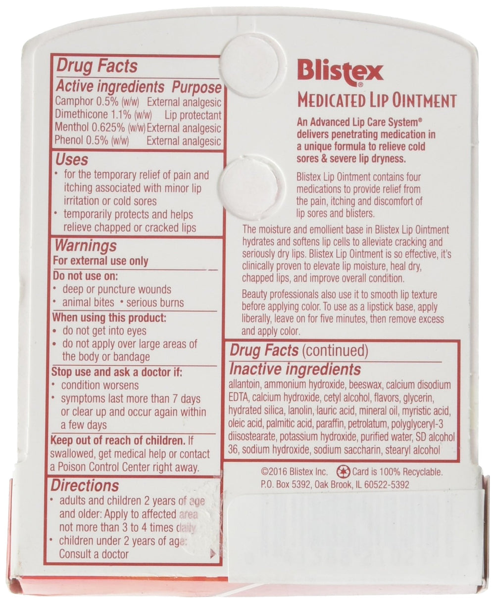 Blistex primer plano de textura en el dedo para hidratación y suavidad