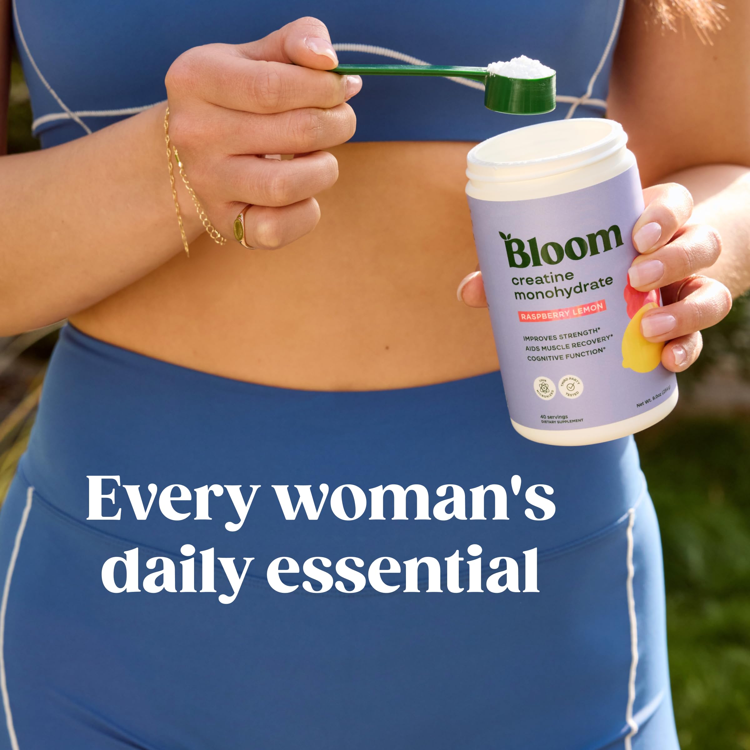 Bloom Nutrition producto en bolsa de gimnasio ilustrando uso práctico y recuperación