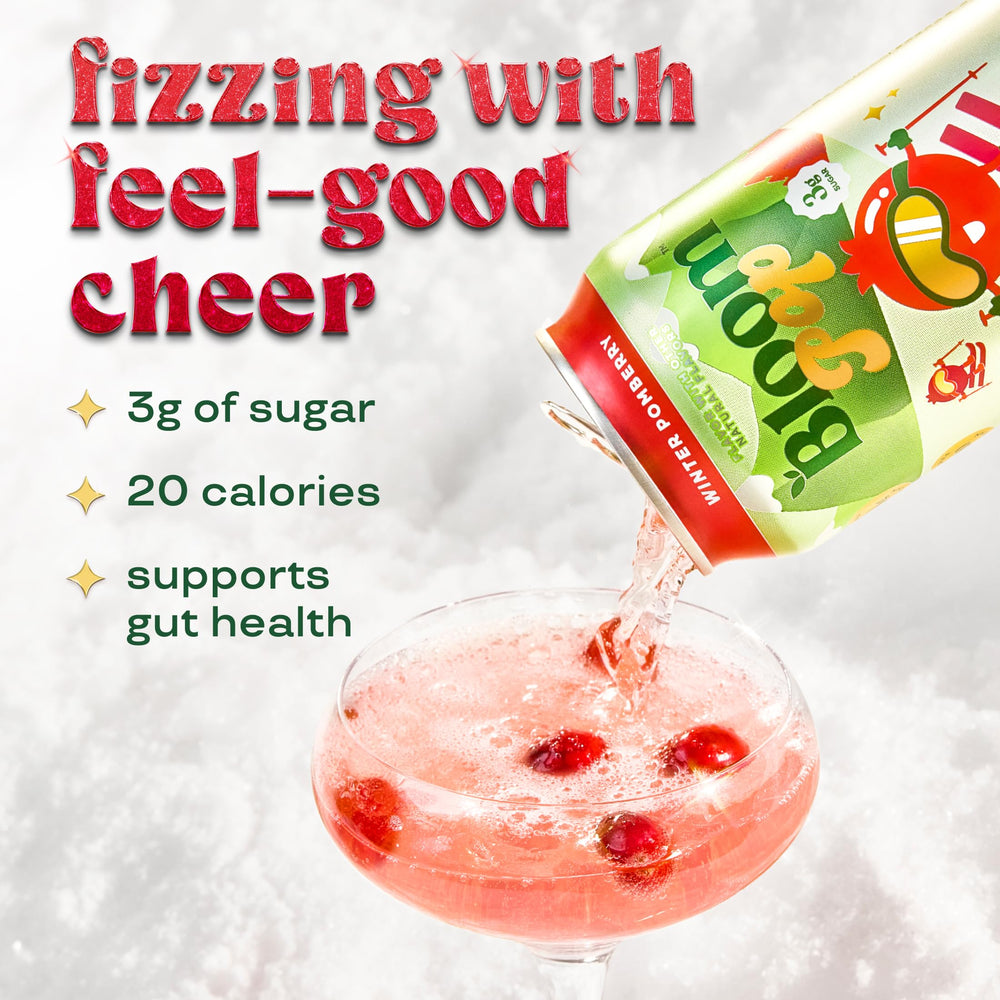 Bloom Nutrition lata junto a granadas y frutos rojos, resalta ingredientes naturales