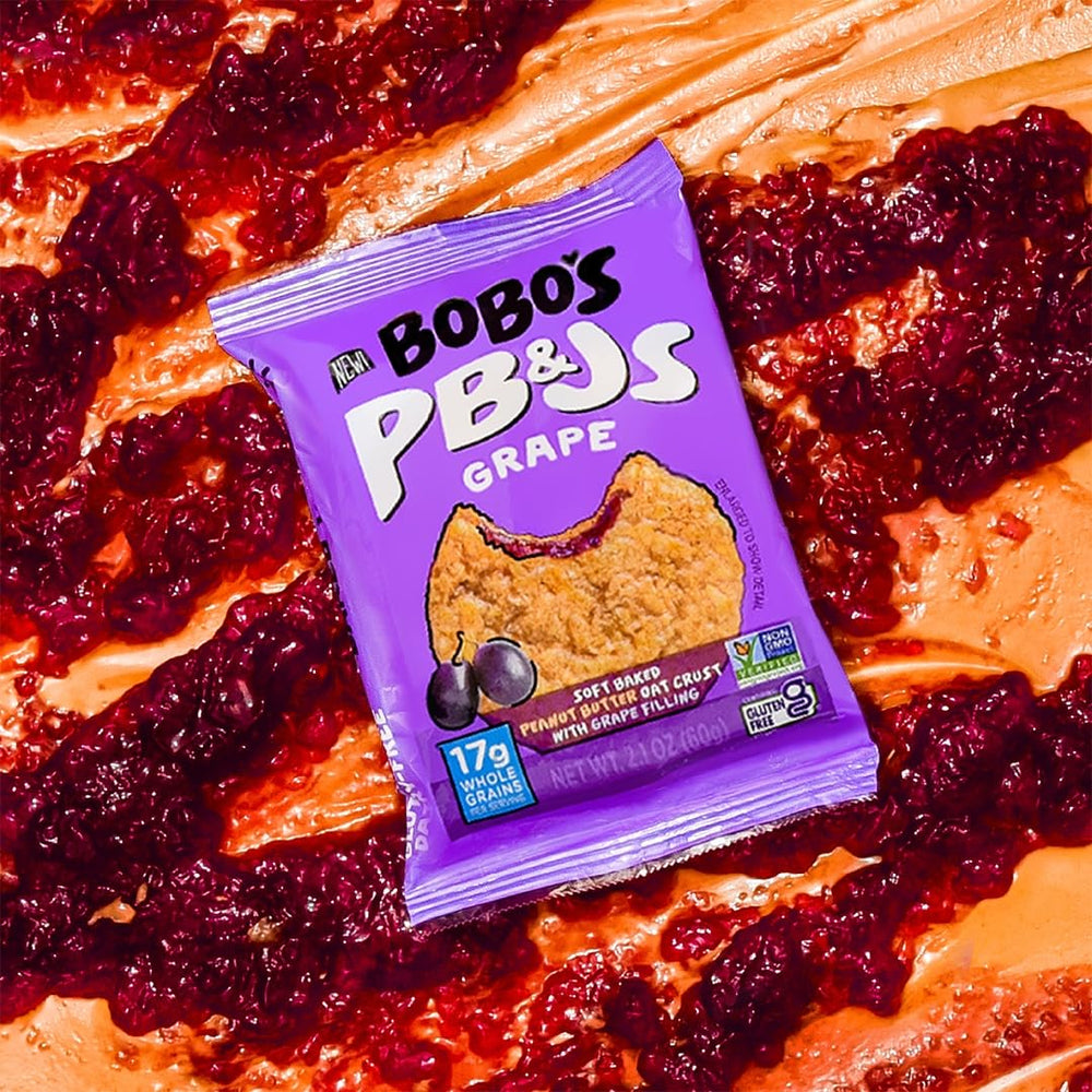 Bobo's barrita en mano para comparar tamaño y porción ideal para lonchera