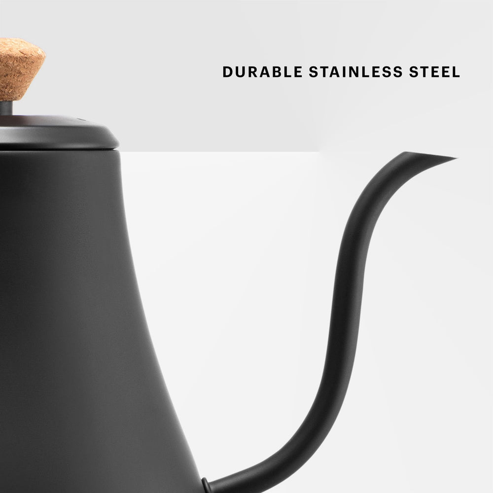 Bodum MELIOR junto a una taza para comparar tamaño y capacidad de 0,8 L