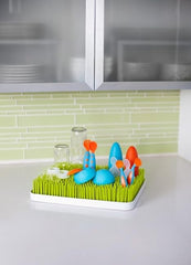 Boon Lawn detalle de filamentos flexibles que sujetan biberones con ventilación