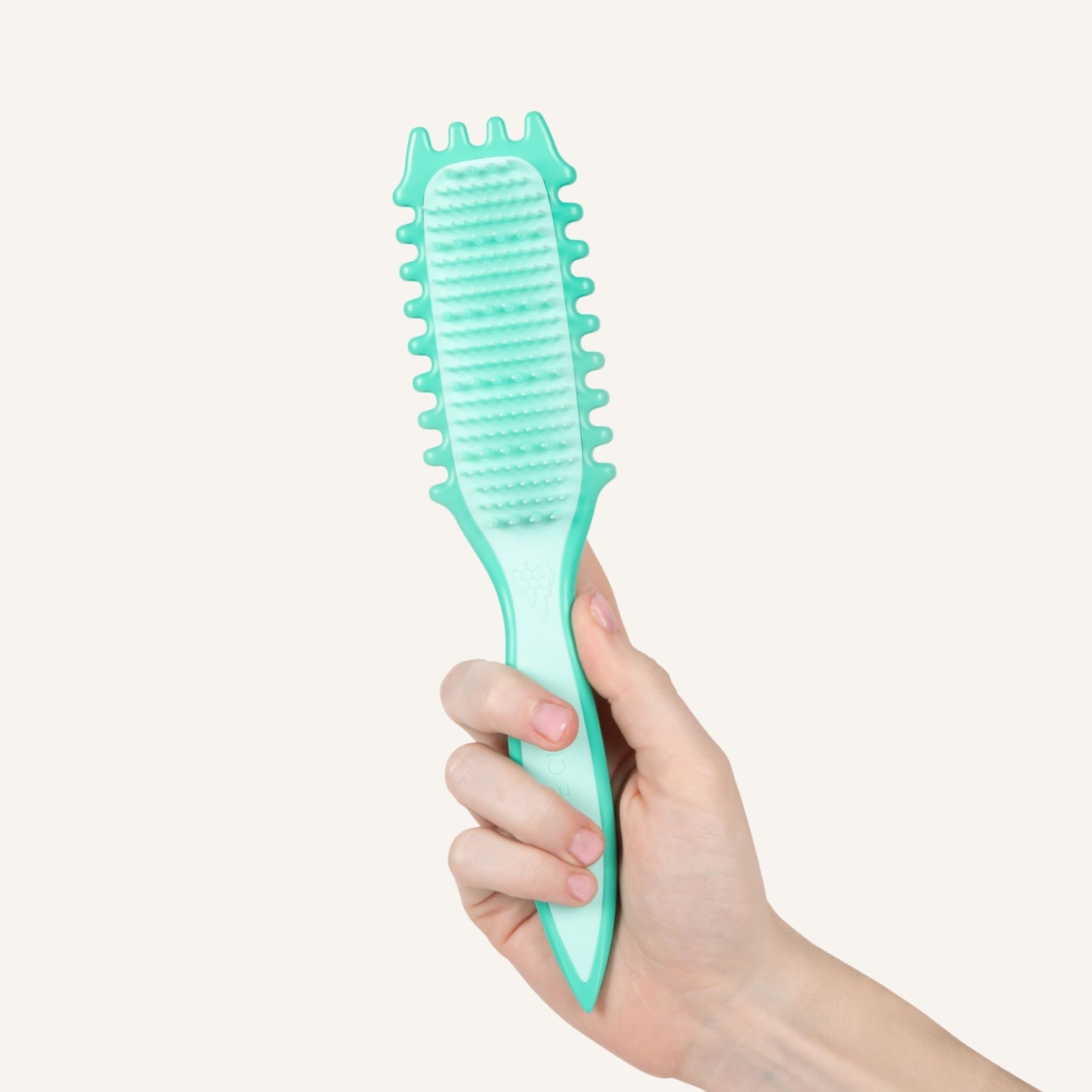 Bounce Curl cepillo usado sobre cabello húmedo para desenredar suavemente