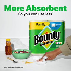 Bounty en uso limpiando encimera rápida absorción de líquidos