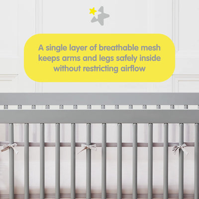 BreathableBaby panel corto colocado en esquina ilustrando ajuste seguro
