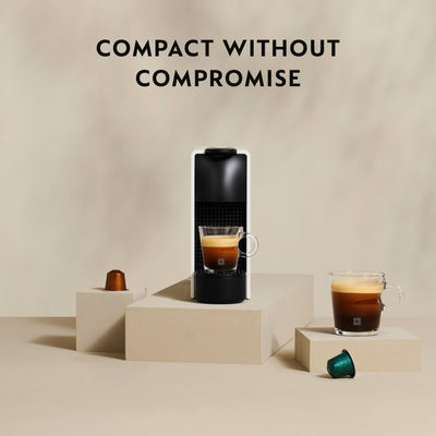 Breville Essenza Mini servicio de espresso en taza mostrando crema