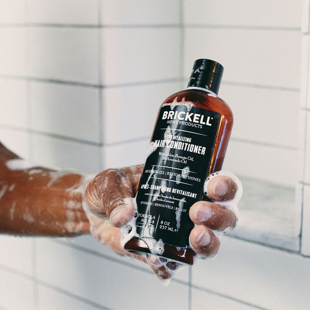 Brickell botella de 8 oz comparada para apreciar tamaño práctico