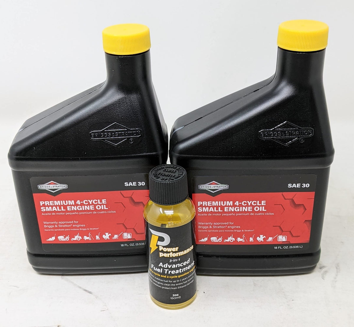 Briggs & Stratton vista frontal del paquete con aceite SAE 30 y aditivo, solución de mantenimiento
