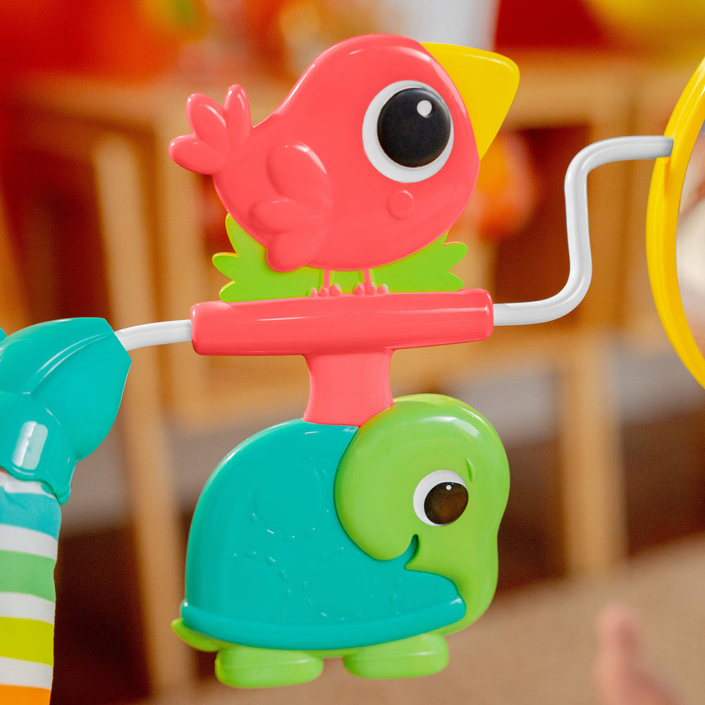 Bright Starts proporción del asiento frente a juguetes para tamaño real