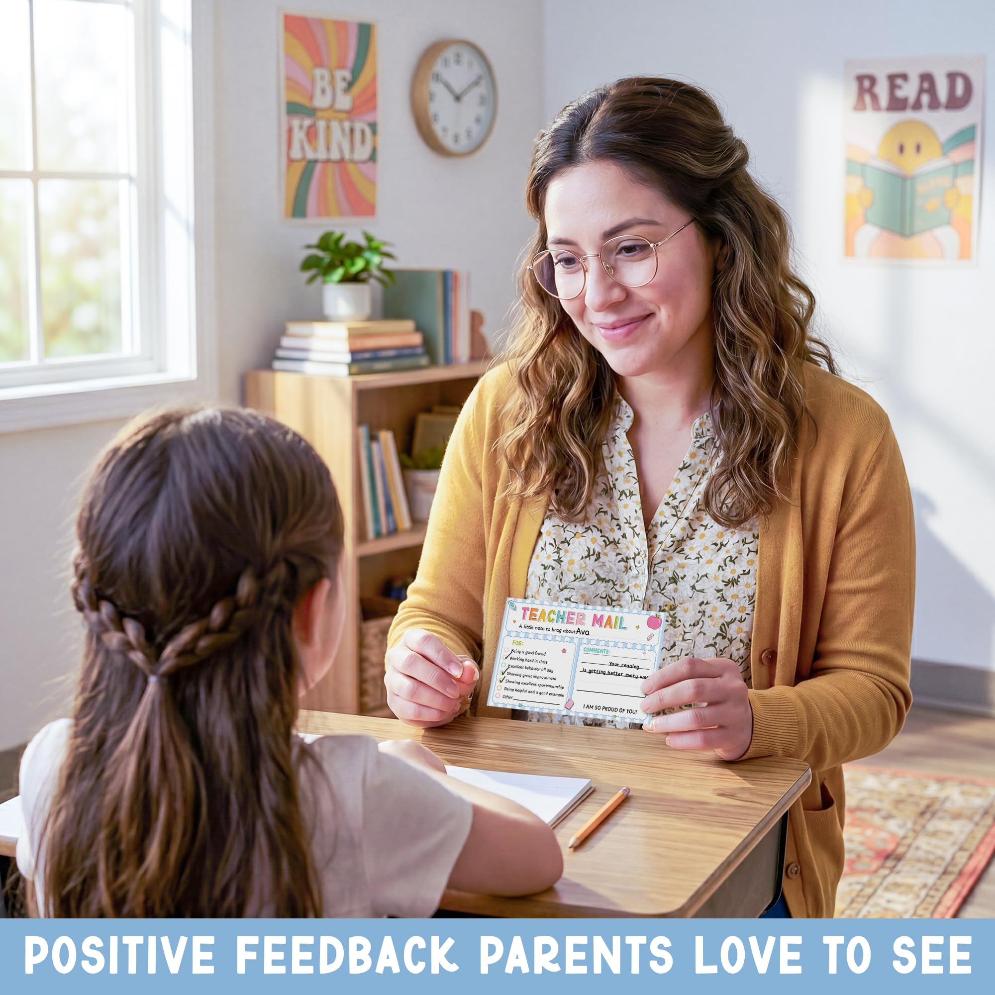 BrightenKidz tarjeta junto a una carpeta para comparar tamaño y portabilidad