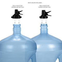 Soporte Brio en encimera de cocina facilitando servir agua con seguridad