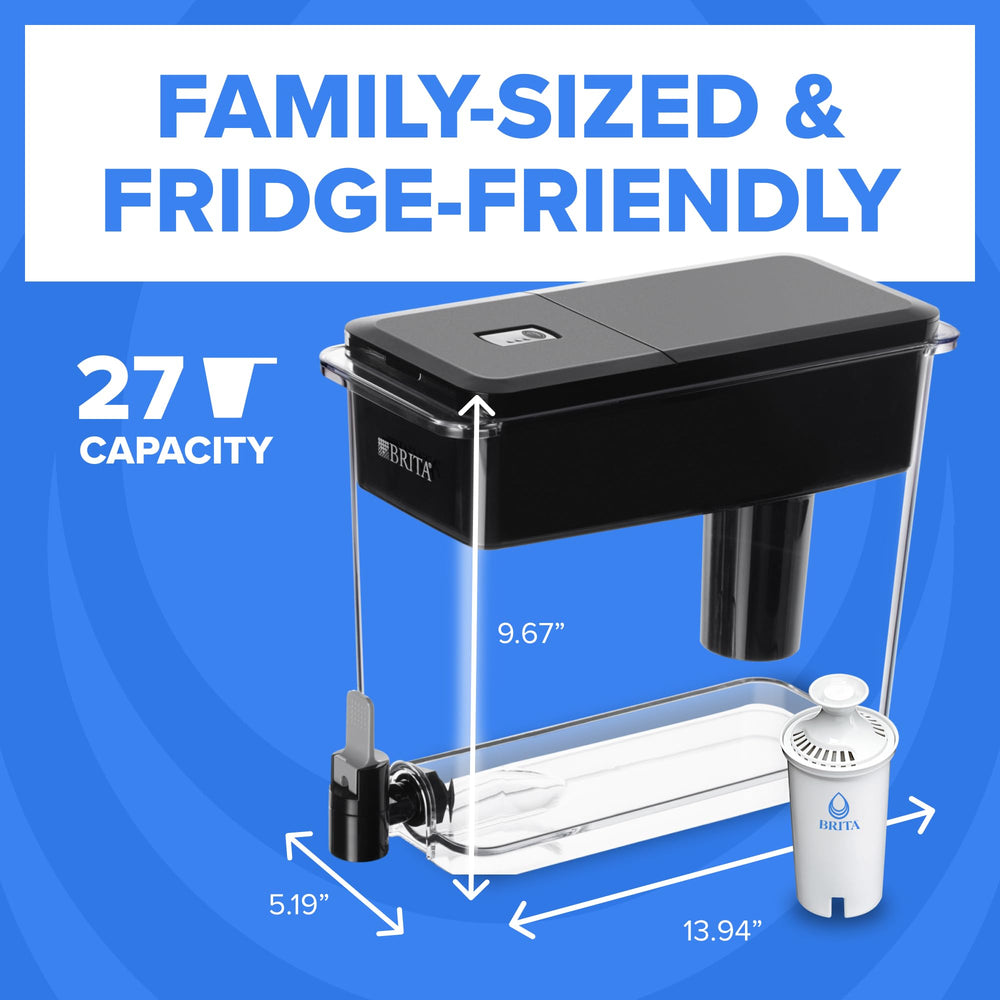 BRITA comparación de tamaño con un vaso para visualizar la capacidad real fácilmente