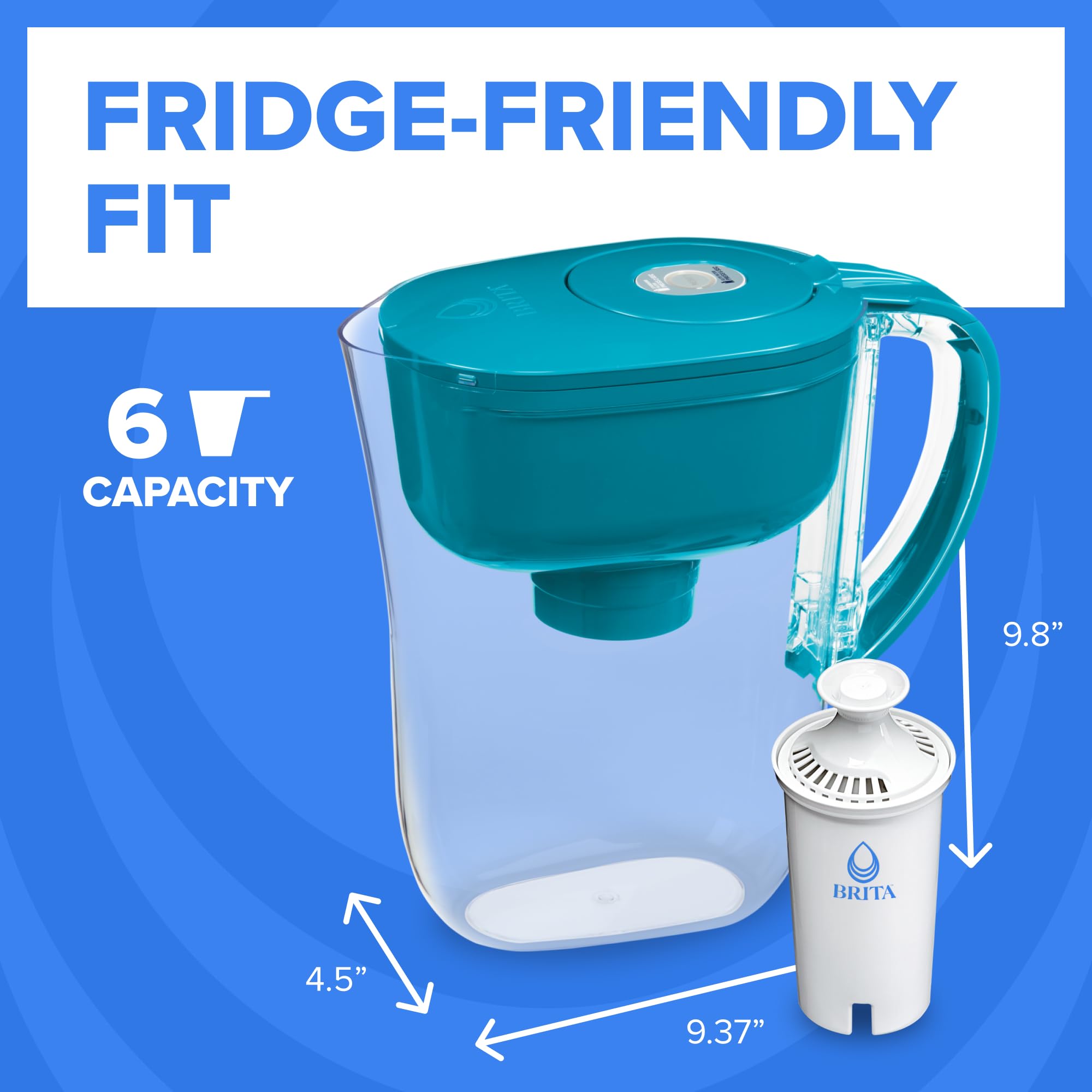 Brita junto a un vaso para comparar tamaño y capacidad de 6 tazas