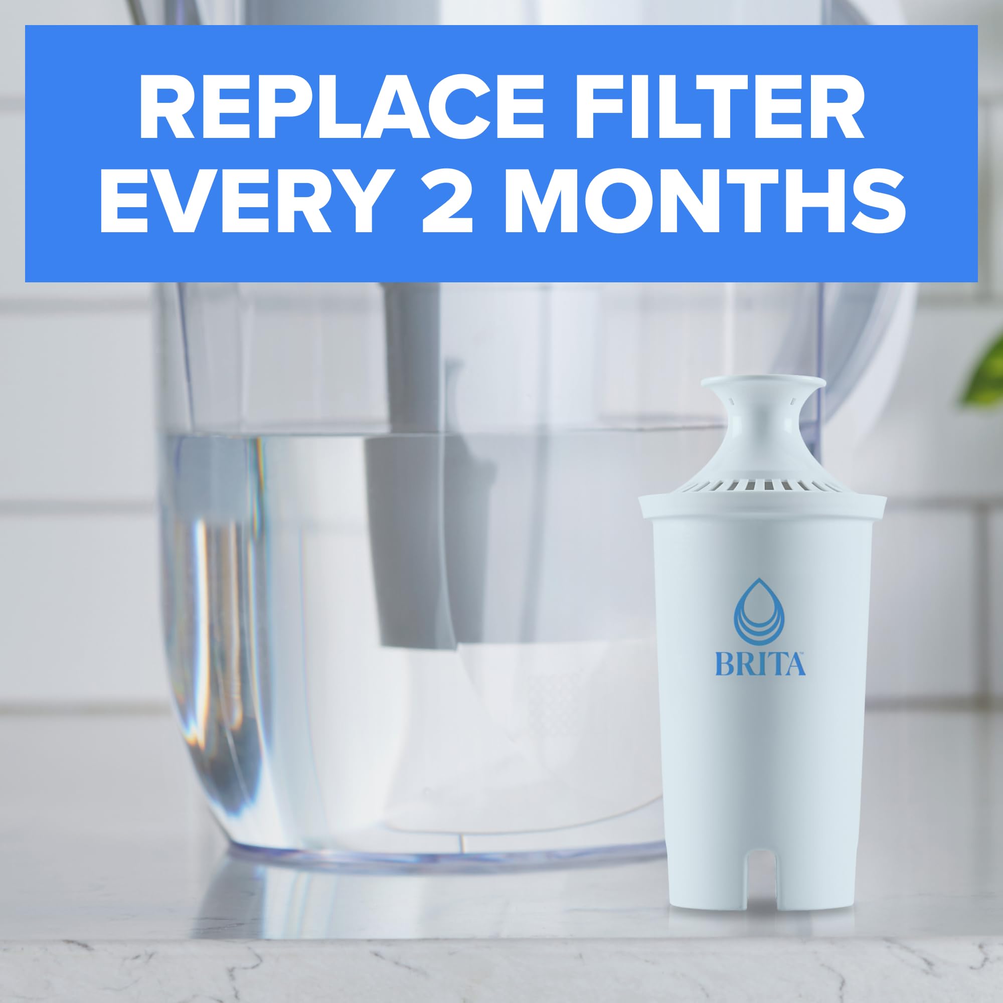 Filtro BRITA Plus instalado en una jarra BRITA para agua más sabrosa