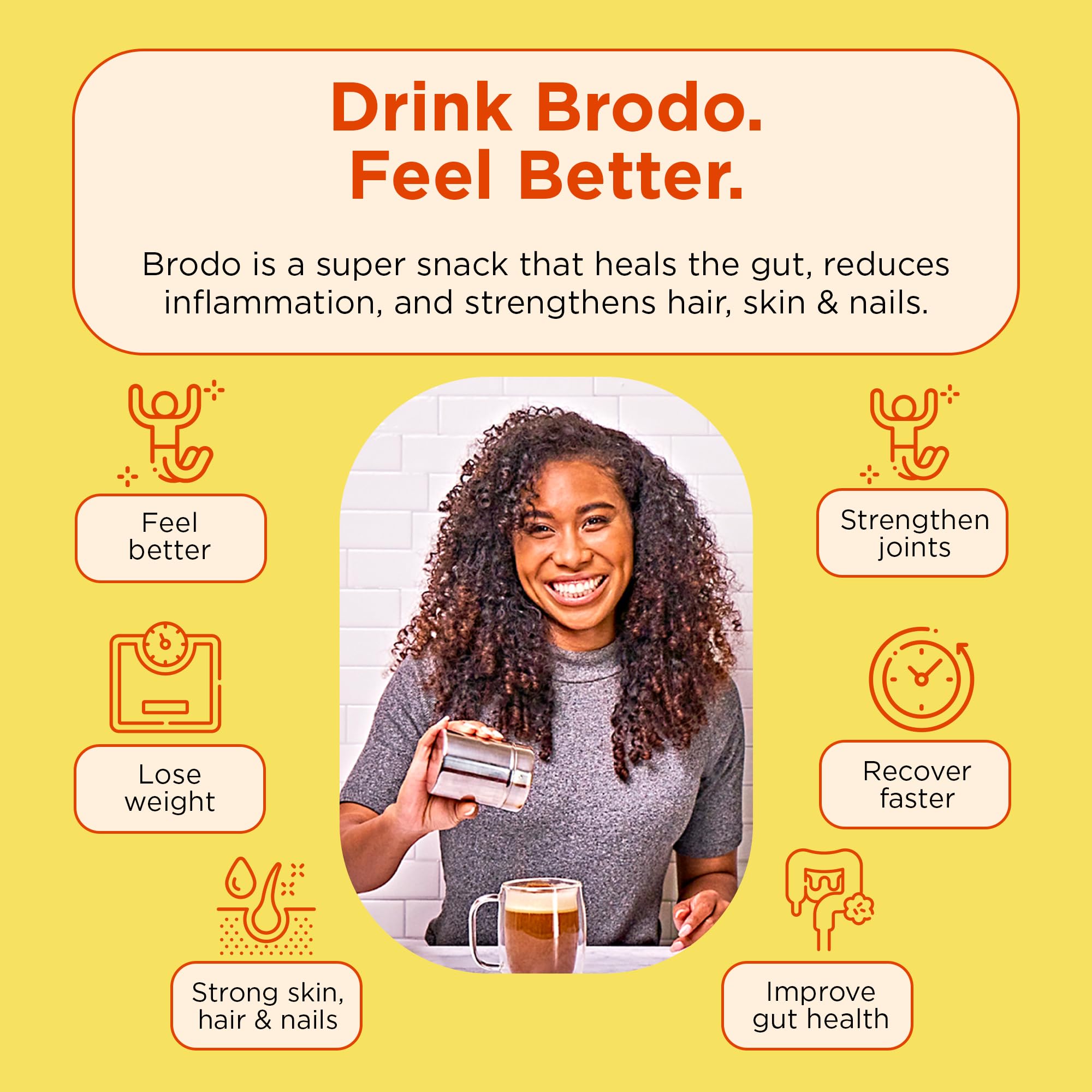 Brodo servido en taza humeante listo para beber como bebida reconfortante