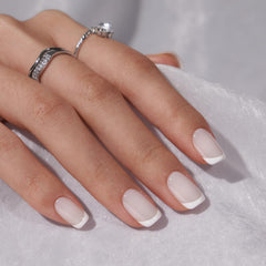 BTArtbox uñas aplicadas en mano, resultado natural y resistente al uso