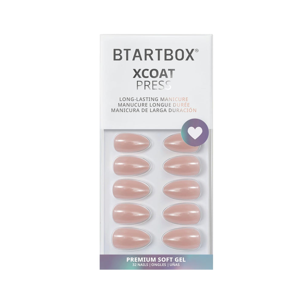 BTArtbox uñas en mano colocadas para demostrar ajuste y estética