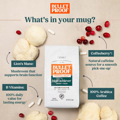 Bulletproof taza servida con espuma ligera, bebida energética homogénea