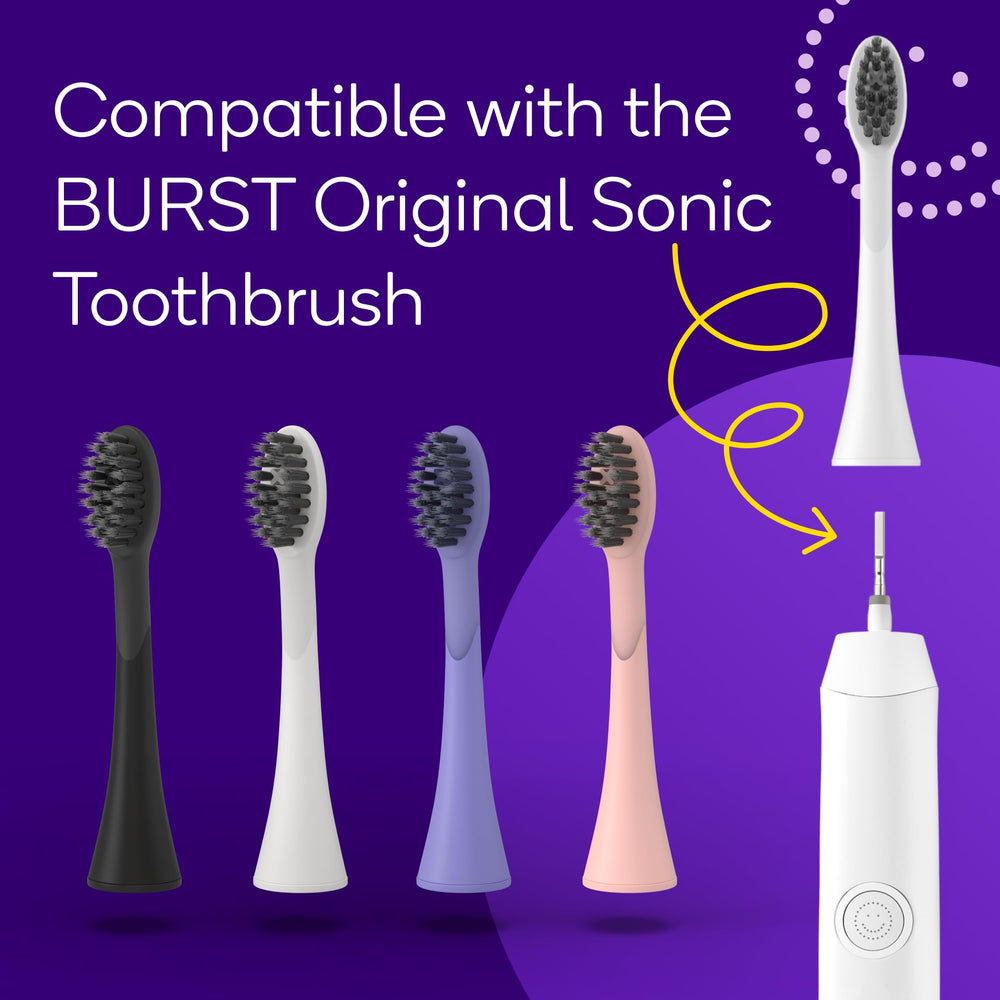 Burst cabezal en uso junto a un cepillo en baño para higiene diaria