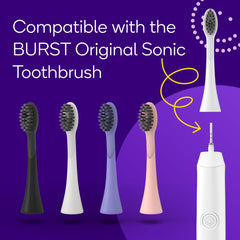 Burst cabezal en uso junto a un cepillo en baño para higiene diaria