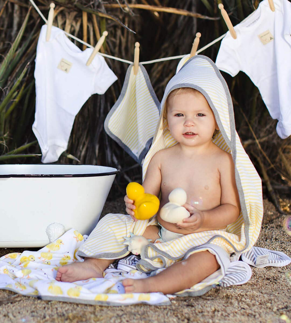 Burt's Bees Baby detalle de capucha y tejido suave y absorbente