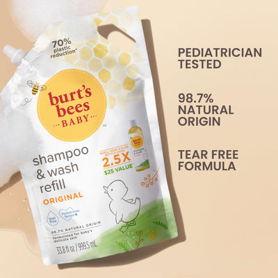 Burt's Bees bebé en baño usando producto para lavado delicado