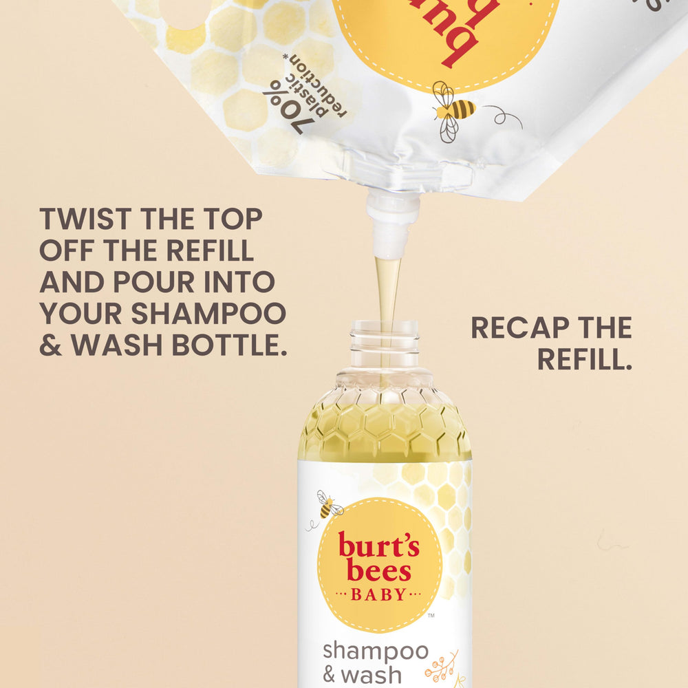 Burt's Bees espuma suave en mano demostrando limpieza sin resecar