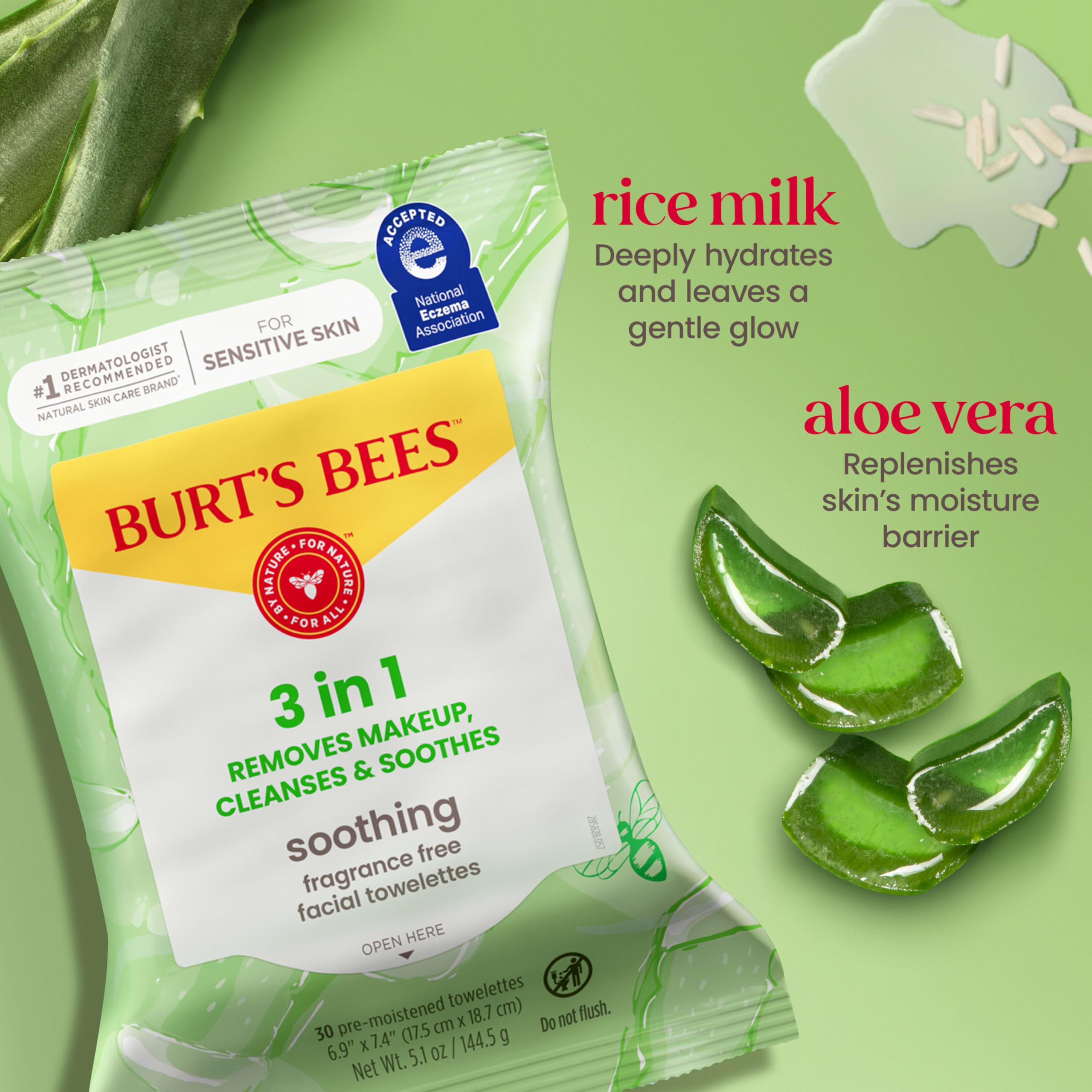 Burt's Bees toallita en mano demostrando uso práctico