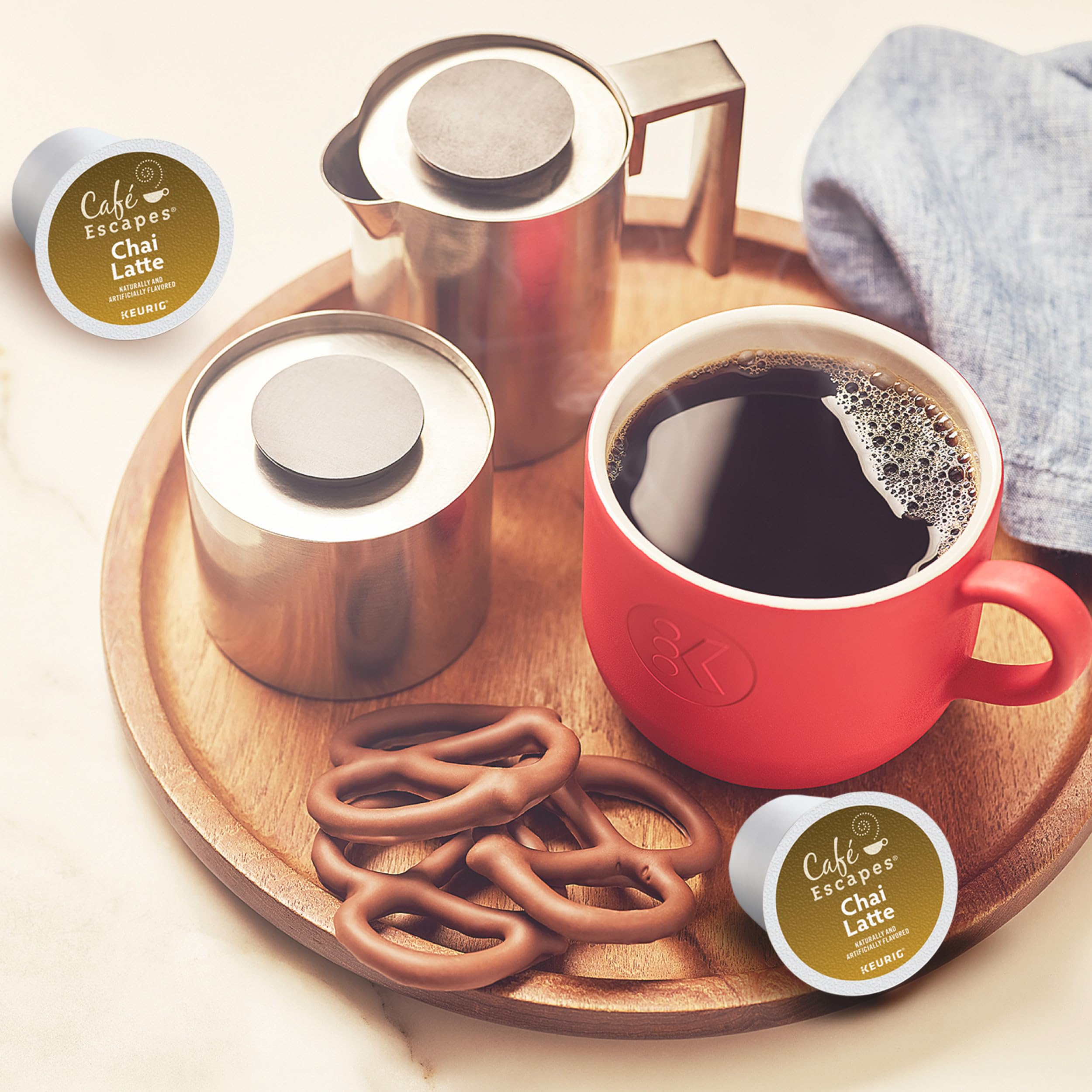 Café Escapes taza servida en ambiente hogareño que invita a relajarse