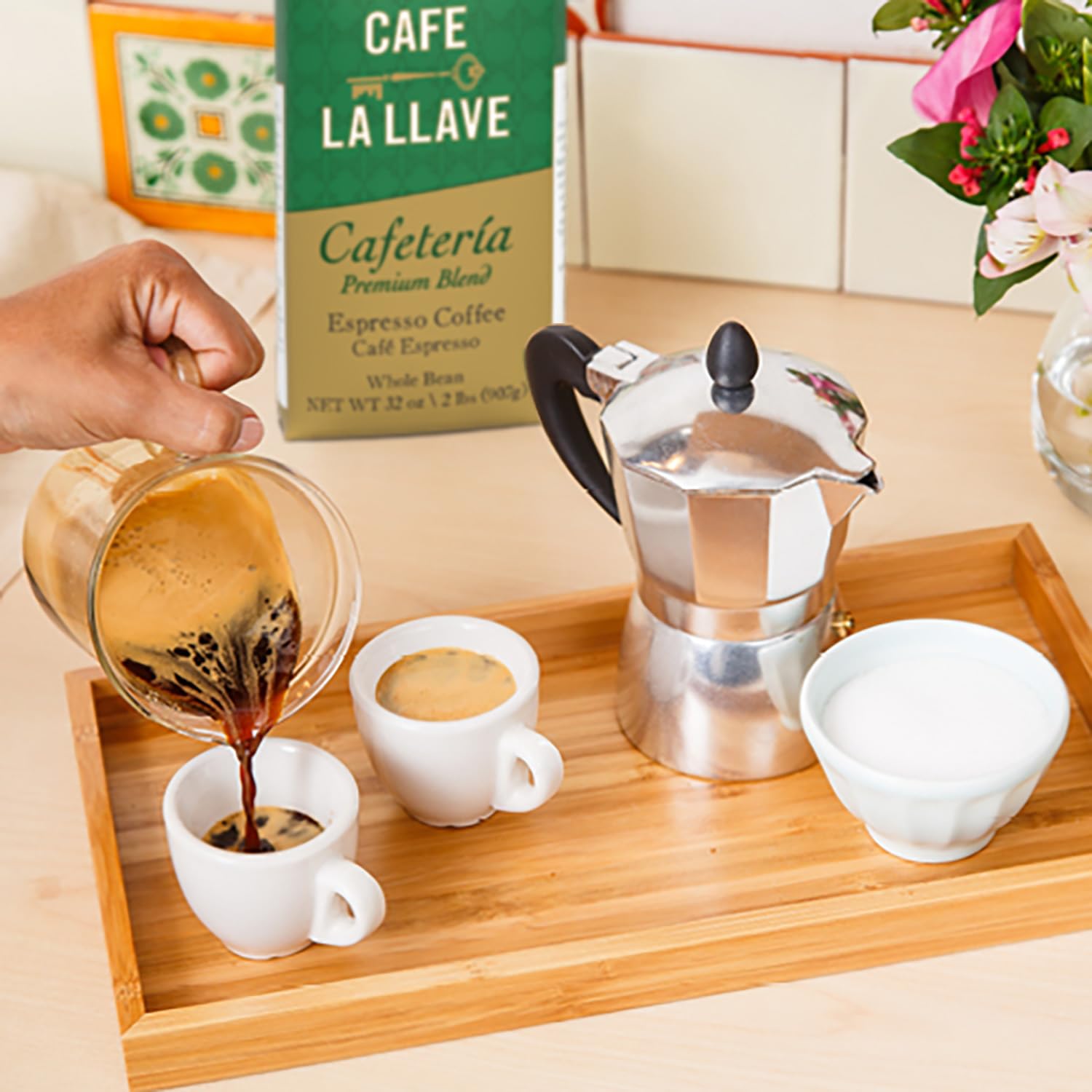 Cafe La Llave granos en molino listo para espresso intenso