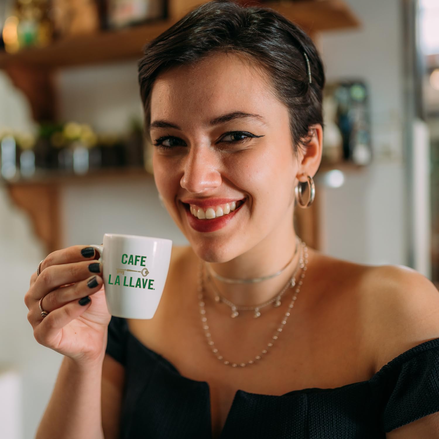 Cafe La Llave ladrillo 10 oz para comparar escala y porción