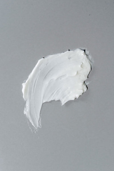California Born aplicación en cabello húmedo para control de frizz y acabado natural