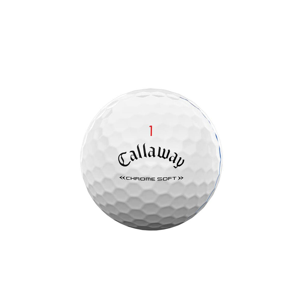 Bola Callaway Chrome Soft en vuelo tras drive mostrando distancia y estabilidad