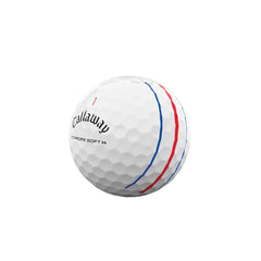 Comparación de tamaño Callaway Chrome Soft junto a mano para referencia de escala