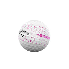Callaway pelota en uso durante putt mostrando alineación y tacto