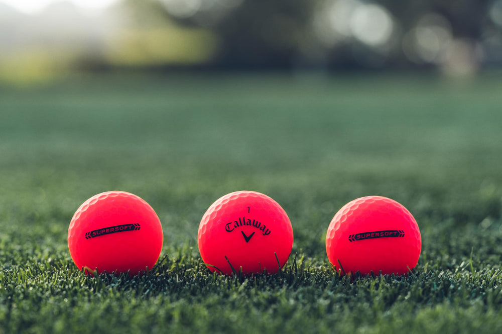 Callaway Supersoft 2023 caja roja de embalaje mostrando unidades en pack