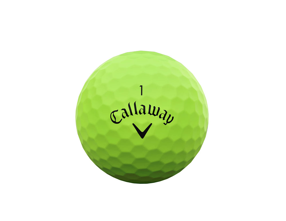 Callaway Supersoft 2023 verde bola en vuelo tras drive mostrando distancia y control