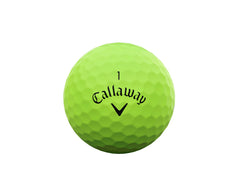 Callaway Supersoft 2023 verde bola en vuelo tras drive mostrando distancia y control