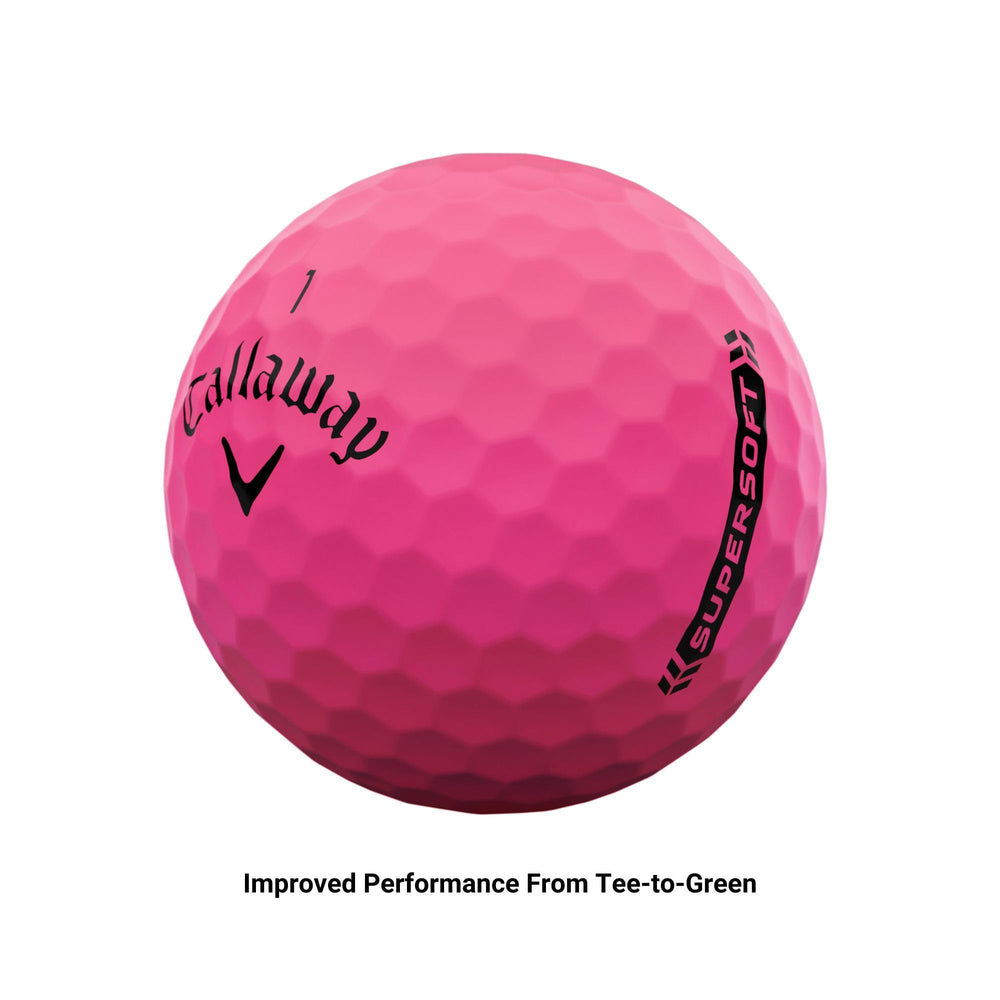 Callaway Supersoft comparada en tamaño con tee y club, muestra escala real
