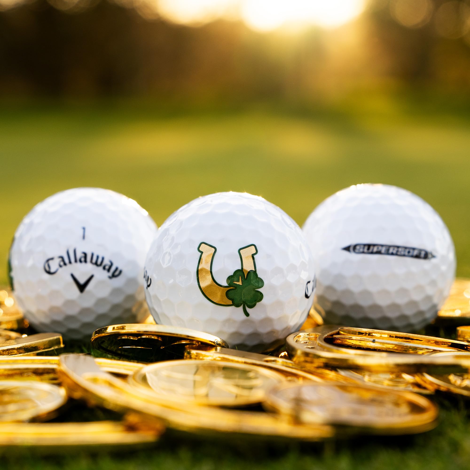 Callaway Supersoft comparación de tamaño en mano para referencia de escala
