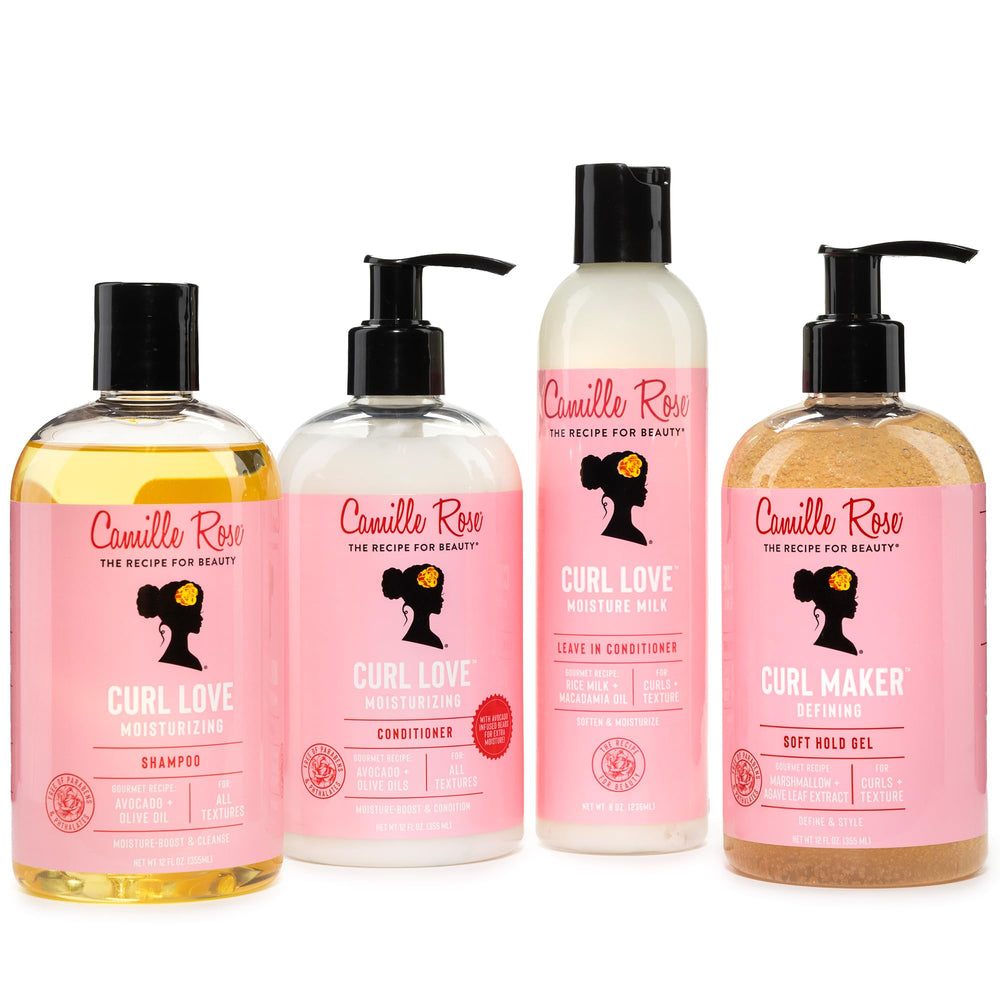 Camille Rose en ambiente cotidiano cabello rizado definido y sin frizz