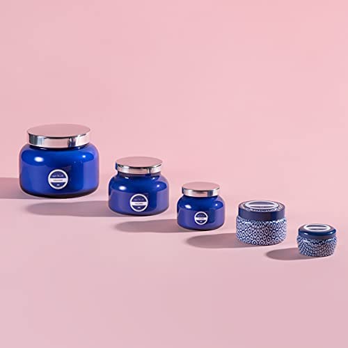 Capri Blue etiqueta con nombre Volcano y diseño elegante